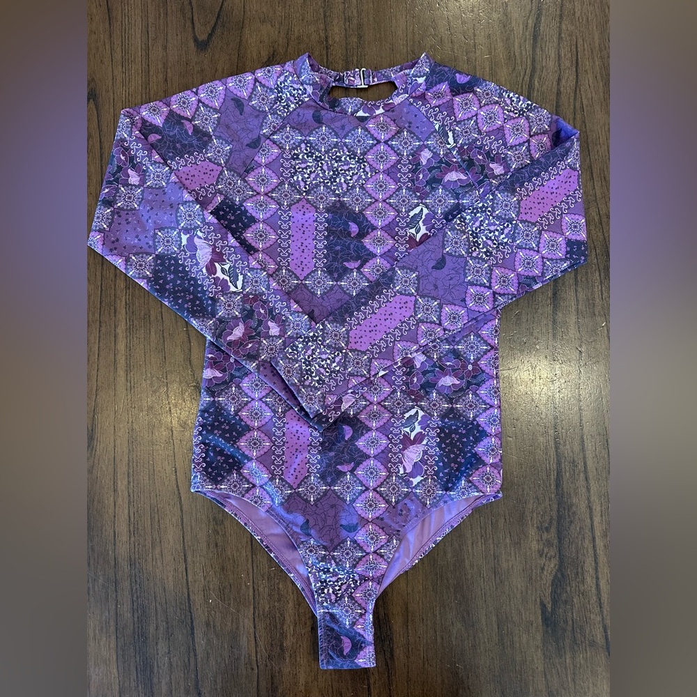 Rusty Women’s Long Sleeve Swimsuit Rash Guard Bodysuit Size M
